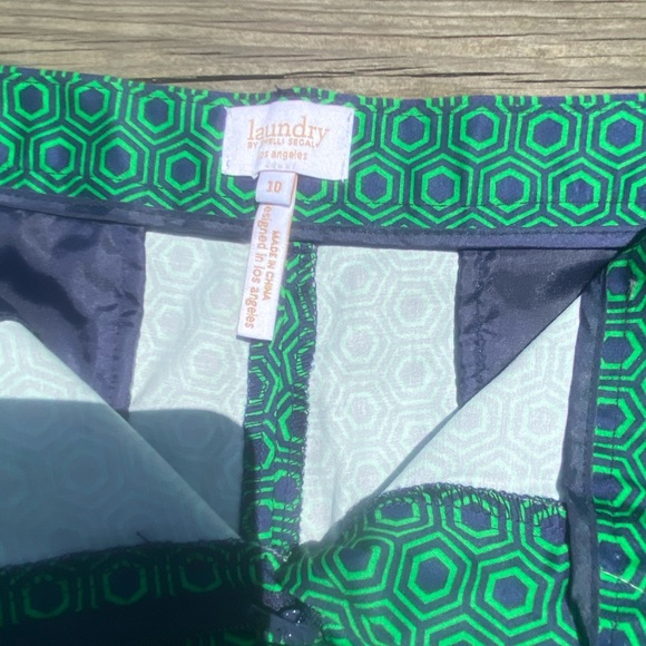 Laundry by Shelli Segal green navy geometric design Bermuda shorts New with tags - Picture 6 of 10